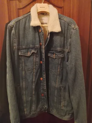 Chaqueta vaquera Bershka con borreguillo