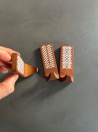 3 Percheros de Madera con Diseño