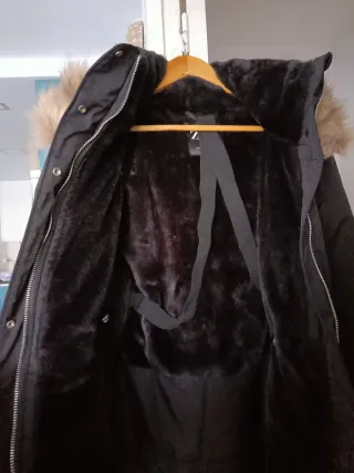 Parka Zara Talla M con Capucha de Pelo