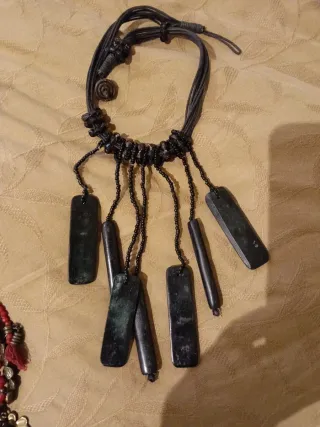 Lote de bisutería buena: collares y pulseras