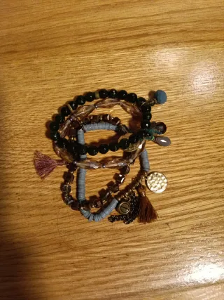 Lote de bisutería buena: collares y pulseras