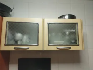 Puertas de cocina abatibles con cristal