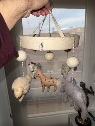 Móvil musical para cuna