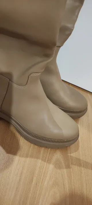 Botas altas beige talla 39