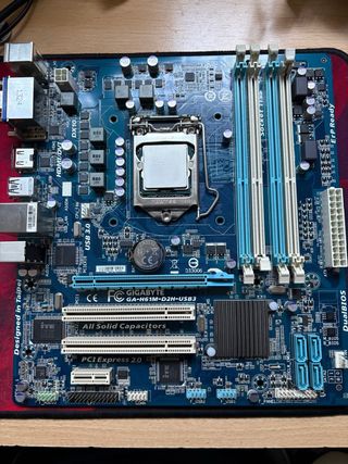 Placa Base Gigabyte GA-H61M-D2H-USB3