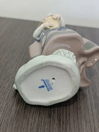 Niña con Flores Lladró "Llegó la Primavera"