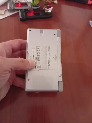 Nintendo DS Lite Blanca + Cargador + Juego