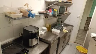 Bar en Sagrada Familia. Licencia C2 y terraza.