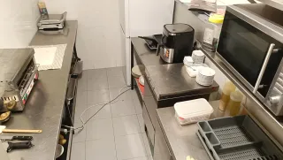 Bar en Sagrada Familia. Licencia C2 y terraza.