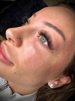 Pestañas, depilacion de cejas y bozo , uñas