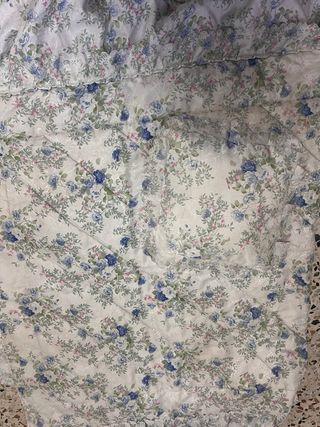 Edredón floral azul y blanco 135 y 1 cojín