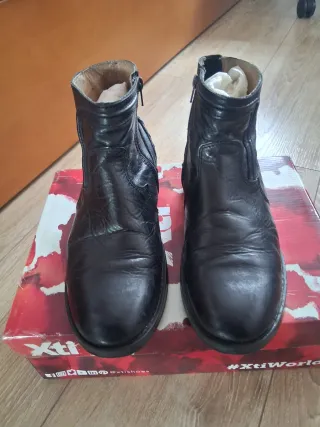 Botas de piel negras