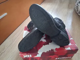 Botas de piel negras