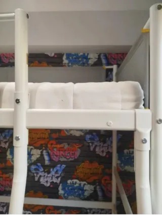 Litera Ikea con escritorio