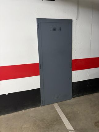 Garaje coche grande en planta calle y trastero