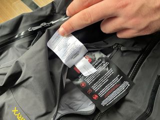 Arc'teryx Alpha SV Gore-Tex Negra