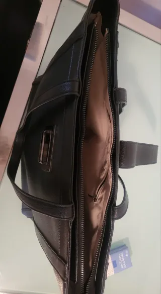 Bolso negro mujer con hebilla y cremallera