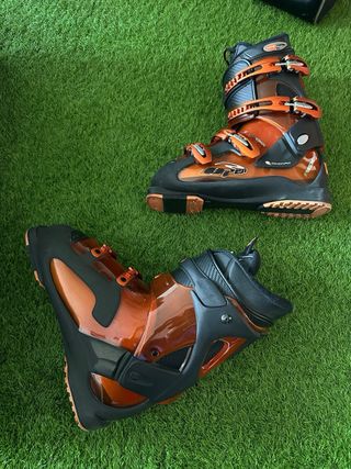Botas de esquí naranjas y negras Rossignol