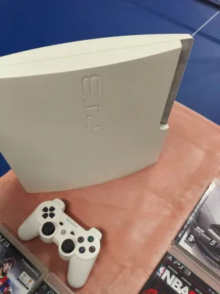 Consola PS3 Slim Blanca + 4 Juegos