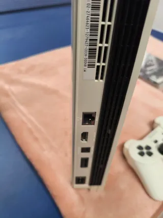 Consola PS3 Slim Blanca + 4 Juegos