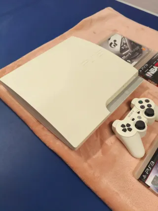 Consola PS3 Slim Blanca + 4 Juegos