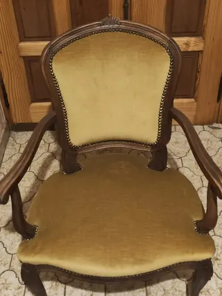 Poltrona in legno e velluto