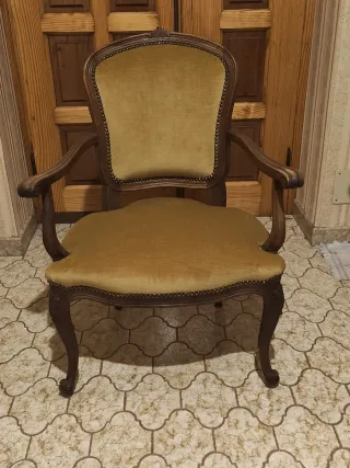 Poltrona in legno e velluto