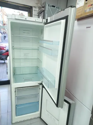 Nevera Roja Bosch puertas cristal combi nofrost