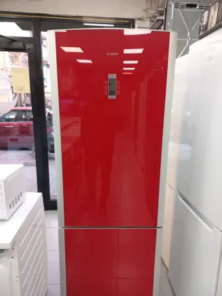 Nevera Roja Bosch puertas cristal combi nofrost