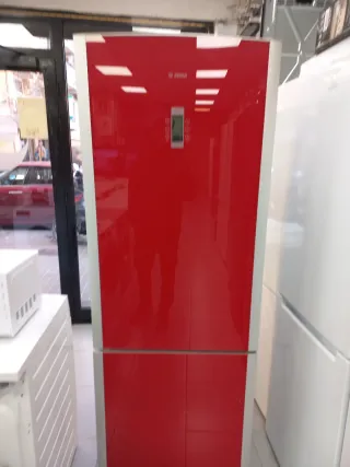 Nevera Roja Bosch puertas cristal combi nofrost