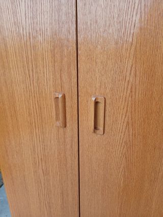 Armario de madera de roble