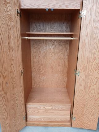 Armario de madera de roble