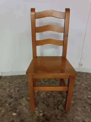 Conjunto de muebles de pino.