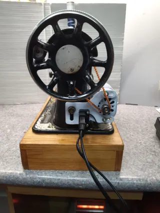 Máquina de coser SINGER antigua