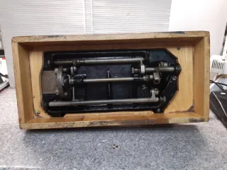 Máquina de coser SINGER antigua