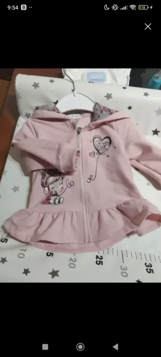 Regalo caja de ropa de bebé niña de 3 a 9 meses.