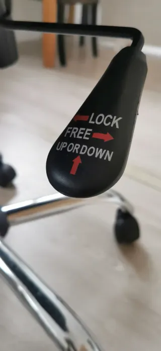 Silla de oficina El Corte Inglés negra