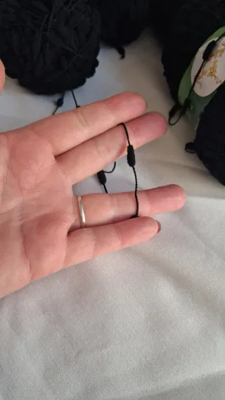 10 gomitoli lana pon pon nera