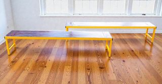 Bancos de madera y metal