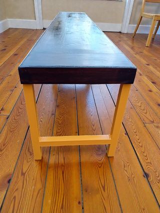 Bancos de madera y metal