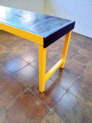 Bancos de madera y metal