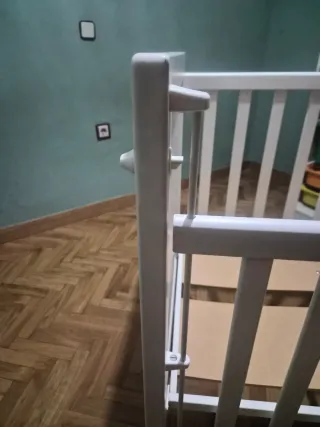 Cuna blanca para bebé