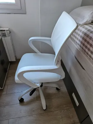 Silla de escritorio con ruedas