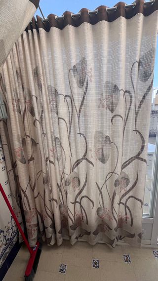 2 Cortinas beige y marrón con flores 205cm, 175cmA