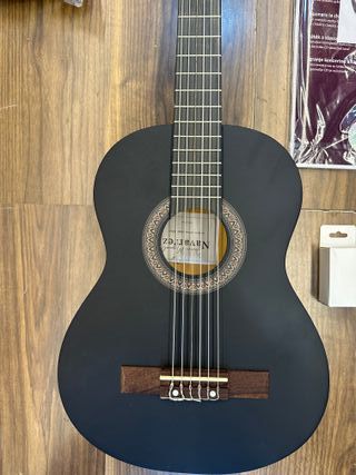 Navarrez NV16PK Starter Set guitarra clásica negro