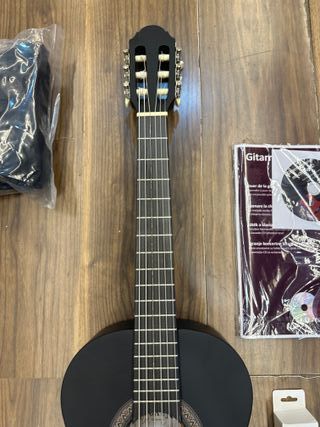 Navarrez NV16PK Starter Set guitarra clásica negro