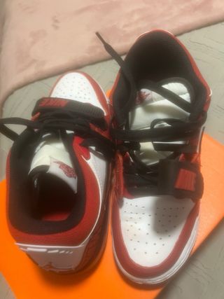 Zapatillas Jordan para niño como nuevas