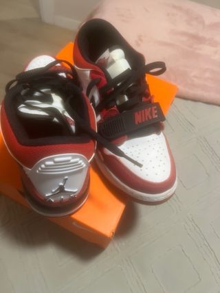 Zapatillas Jordan para niño como nuevas
