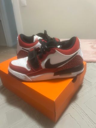 Zapatillas Jordan para niño como nuevas