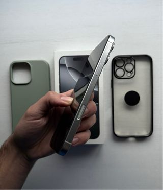 iPhone 16 Pro Max Blanco/Gris